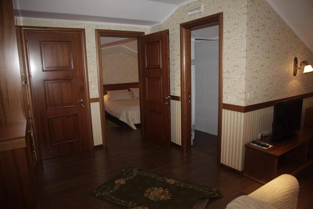 Postel nebo postele na pokoji v ubytování Vila Sigal Pogradec