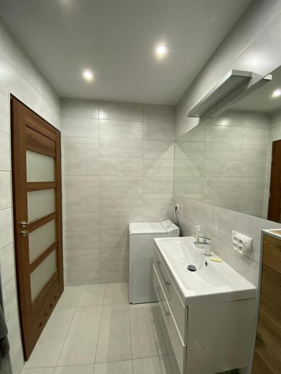 Et badeværelse på Apartament Dwa Poziomy