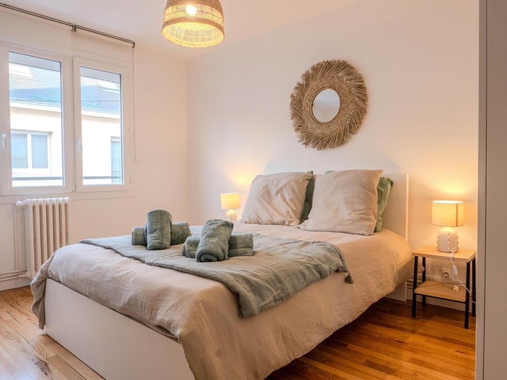 Postel nebo postele na pokoji v ubytování Le Sable & Sauge - Saint Nazaire centre ville