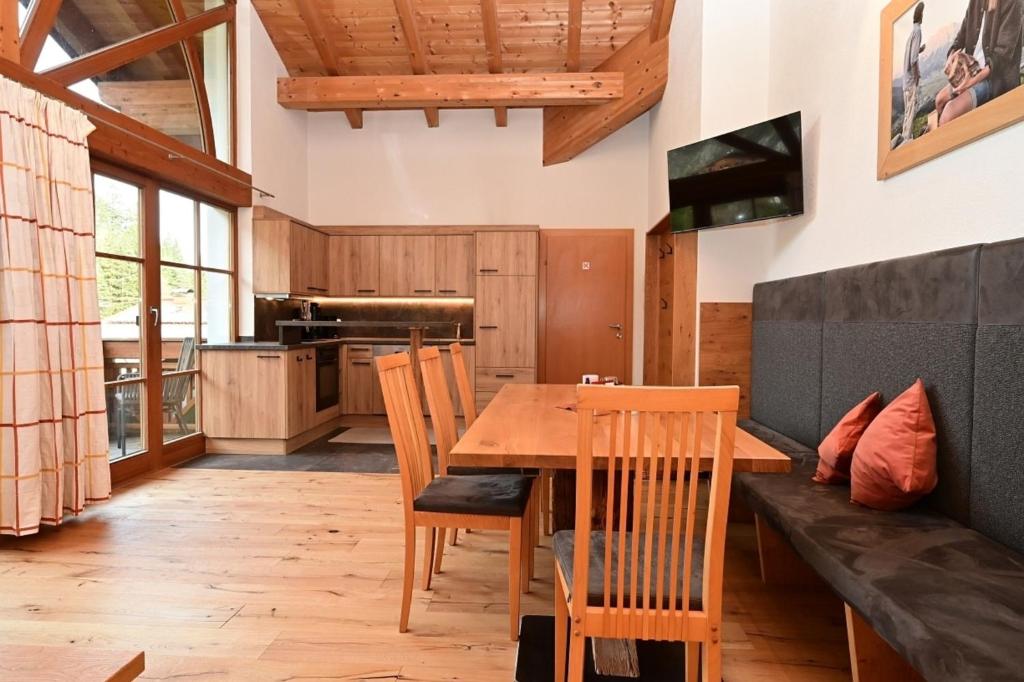 a dining room with a wooden table and chairs at Apartment Zugspitze in Biberwier
