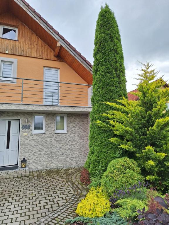 En have udenfor Vila Hafira