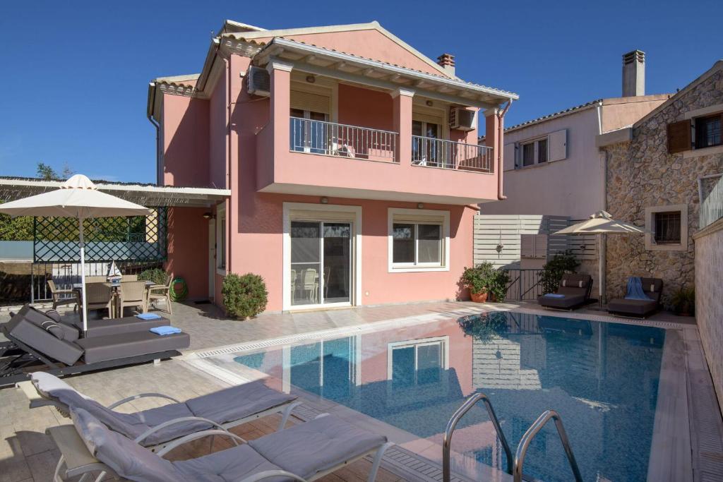 Bazén v ubytování Doctor'S House by PosarelliVillas nebo v jeho okolí