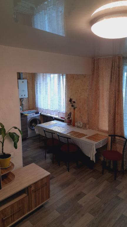 Φωτογραφία από το άλμπουμ του Two-Bedroom Apartment Pokrovskaya, 48 σε Izyum