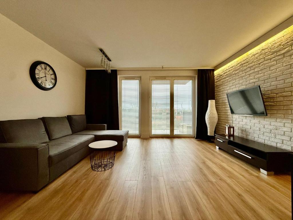 Et tv og/eller underholdning på EASY RENT Apartments- Laurowa 20 24h CHECK IN