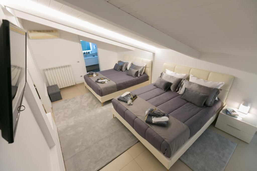 an overhead view of a bedroom with two beds at ALMAR HOLIDAY - Crotone in Crotone