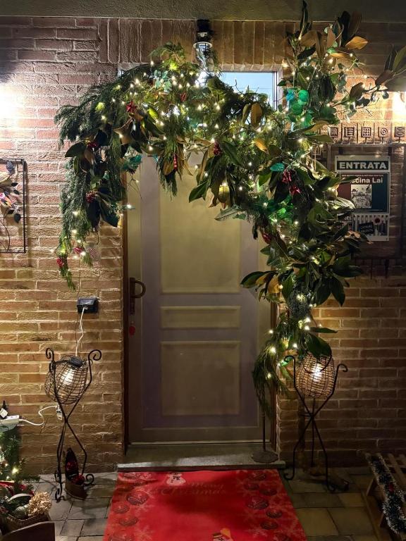 a christmas wreath with lights on a door at CASCINA LAI - Oasi Naturalistica - Camere private in Santena