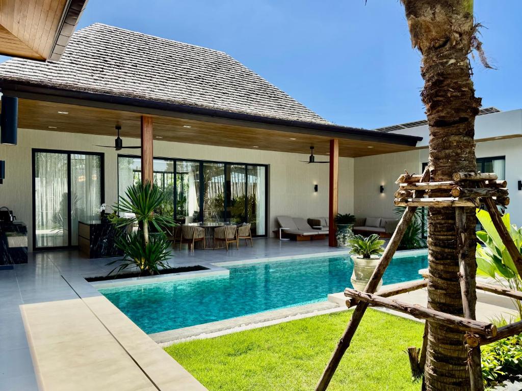 Swimmingpoolen hos eller tæt på Luxury Pool and Gym Villa Layan