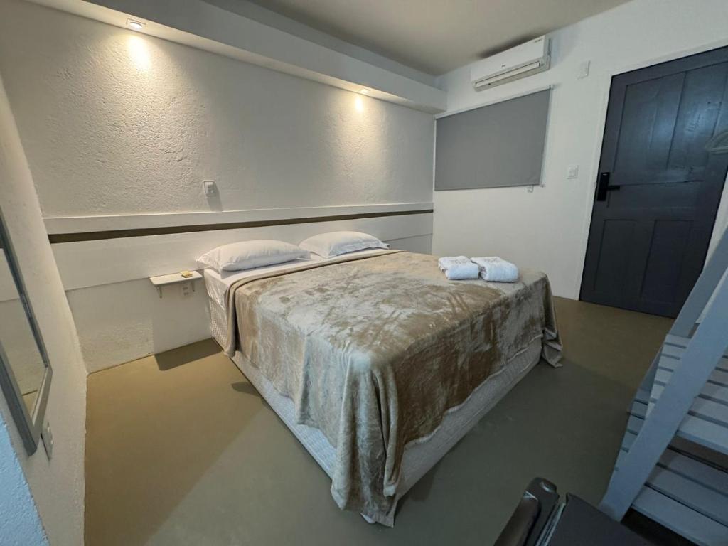 a bedroom with a bed in a room at Sol da pipa - suítes in Pipa