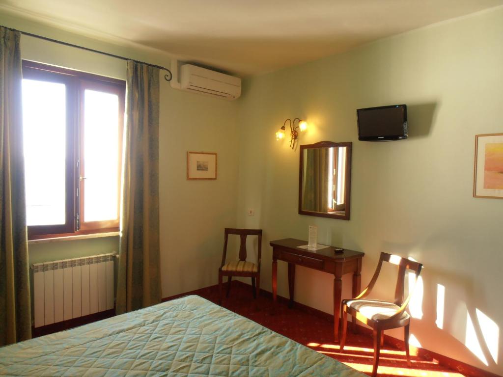 TV a/nebo společenská místnost v ubytování Hotel Garnì Bartabel