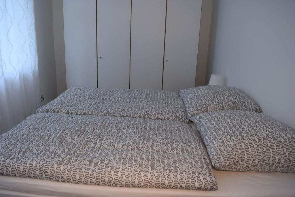 a bed with two pillows on top of it at AB Apartment Objekt 54 in Esslingen
