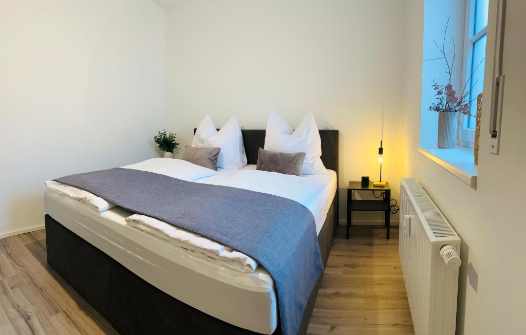 En eller flere senge i et værelse på NEU Super Apartment mit Küche in Wemding Donau Ries