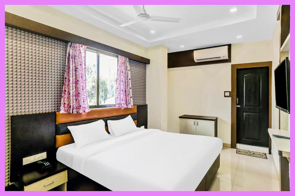 Postel nebo postele na pokoji v ubytování Hotel Vasudha In Premium