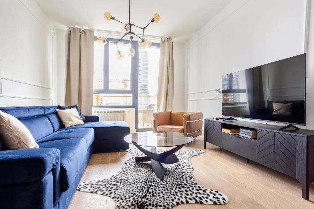 TV a/nebo společenská místnost v ubytování LUMIA Luxury-Balcony-Tower View-Parking