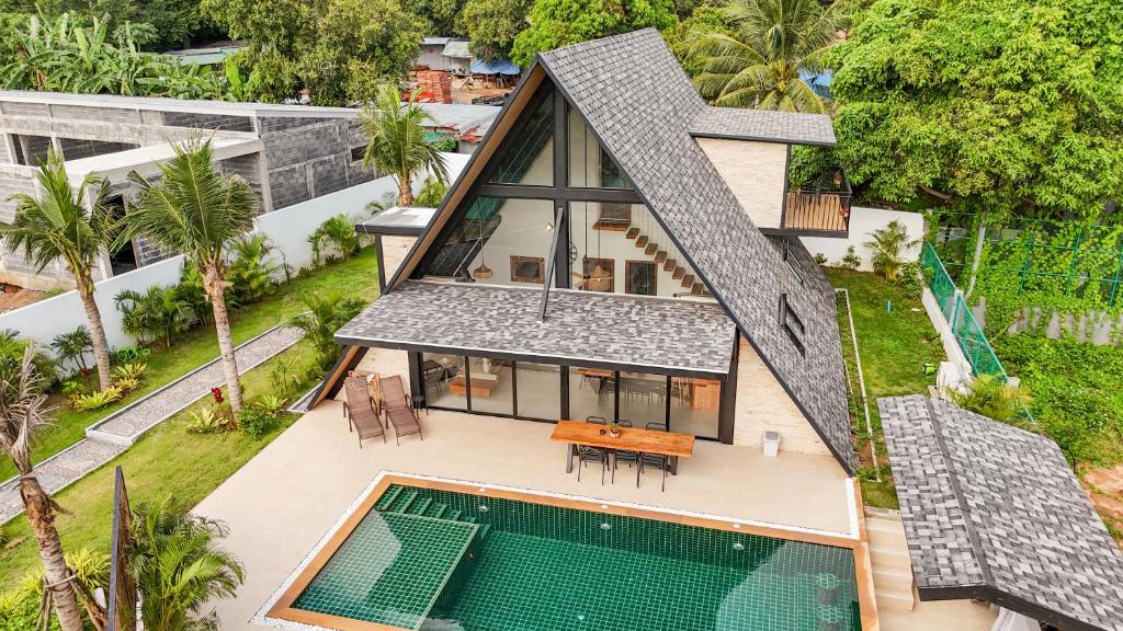 Hồ bơi trong/gần Zer House