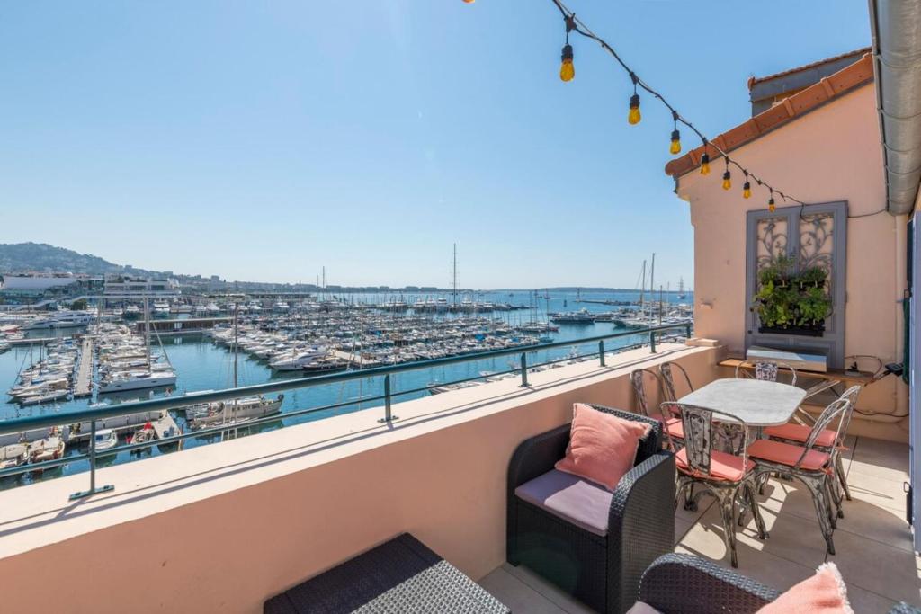 Cozystay 1674 - Gorgeous sea view 3-bedroom duplex