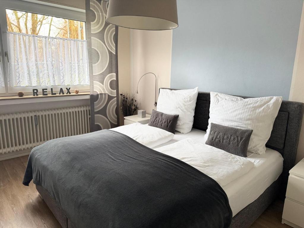 Giường trong phòng chung tại Ferienwohnungen First Bismarck