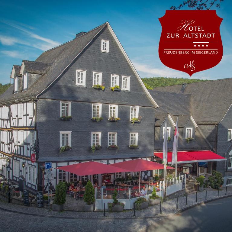 a rendering of a building with a restaurant at Hotel zur Altstadt in Freudenberg