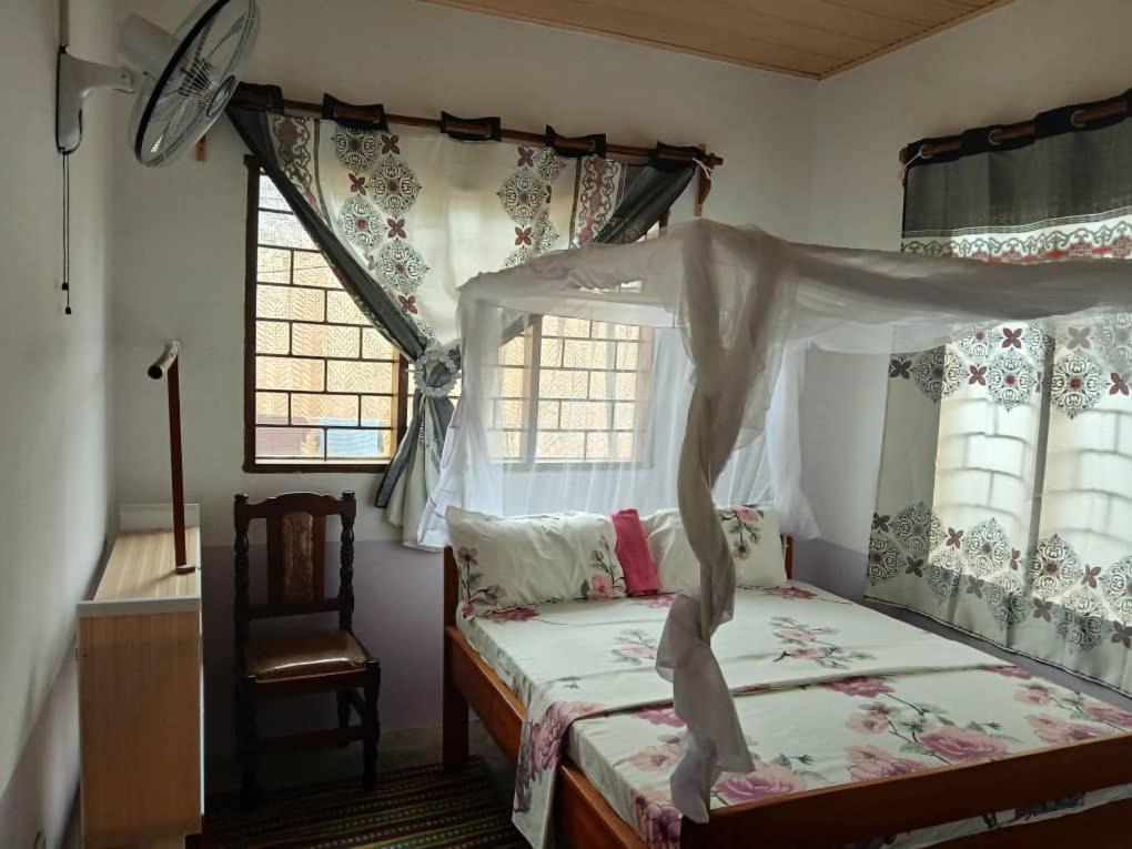 En eller flere senge i et værelse på Magogoni Guest House