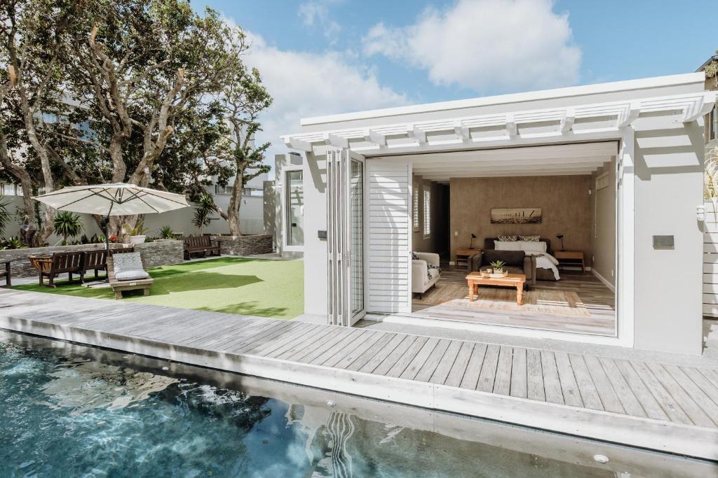 Hồ bơi trong/gần Coats Haven