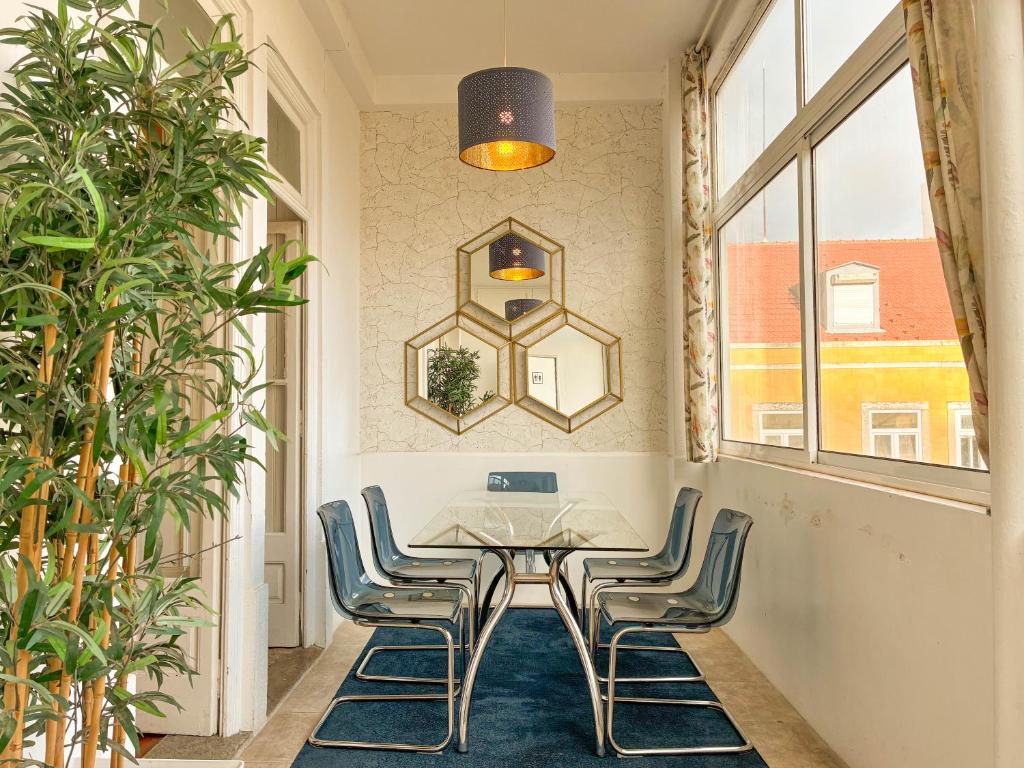 Downtown 7 Bedroom Apartment - Liberdade