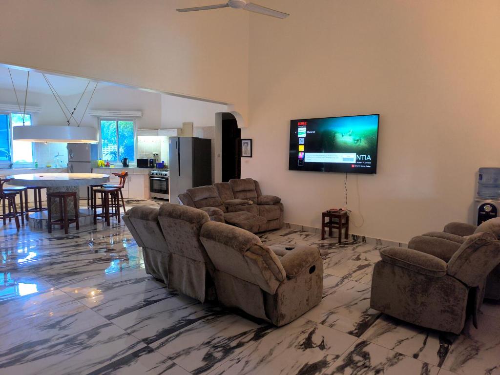 Et tv og/eller underholdning på ocean sunrise villa