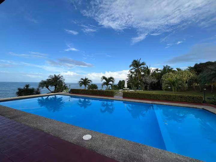 Bazén v ubytování Caribbean View nebo v jeho okolí