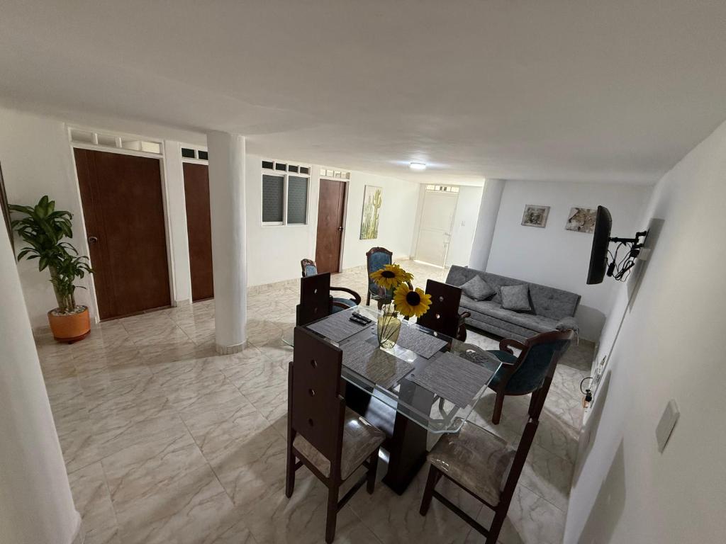 TV/trung tâm giải trí tại Confort y seguridad cerca a la basílica en Buga