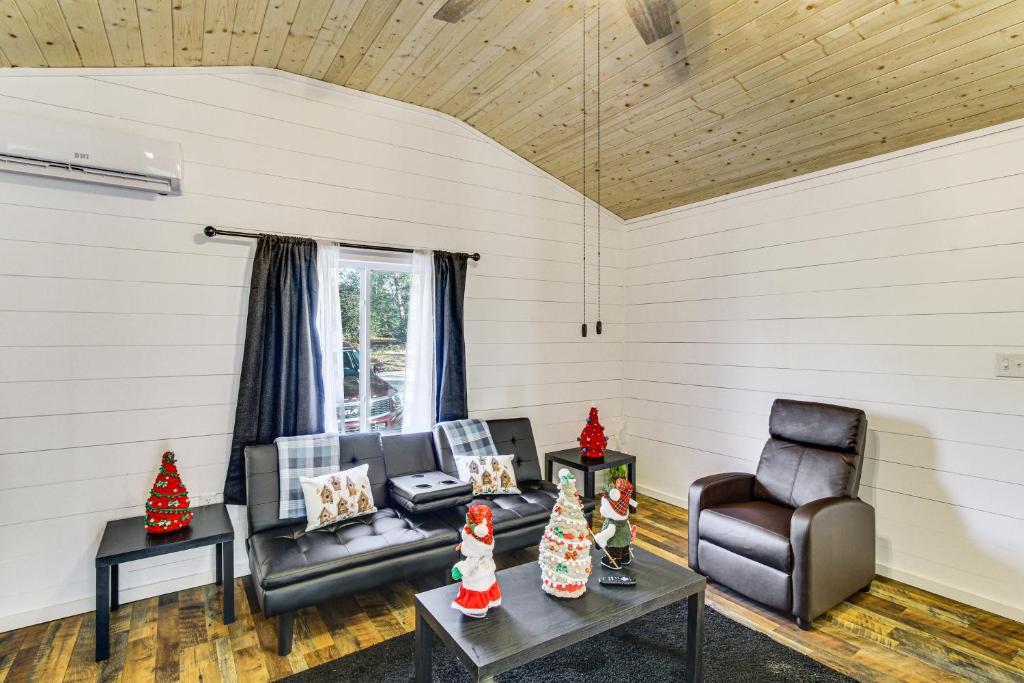 Ποτά στο 1 Mi to Dtwn Enterprise Pet-Friendly Home with Yard