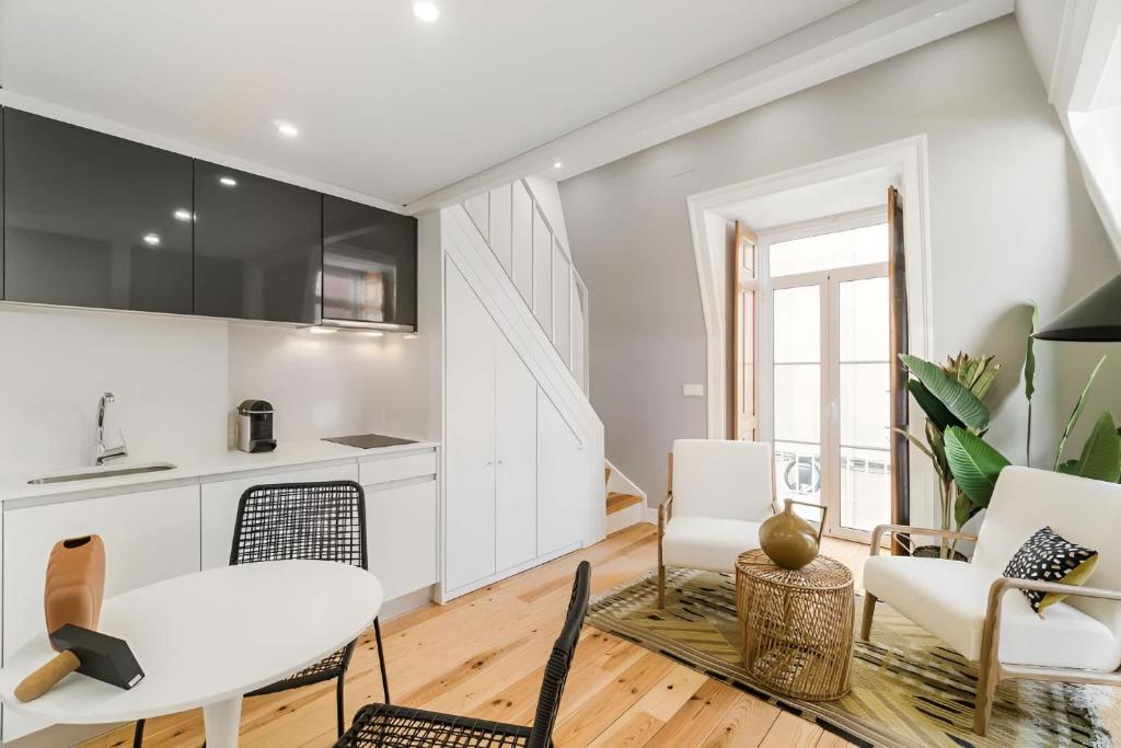 Cozy Lisbon Retreat by the City Center with Balcony