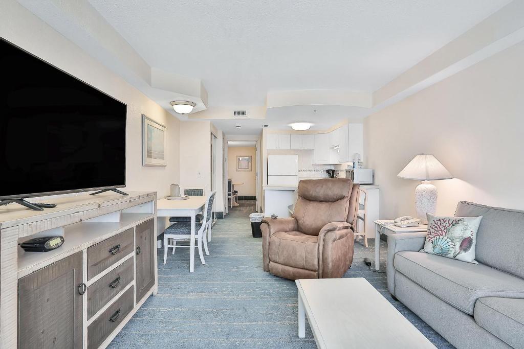 a living room with a flat screen tv and a couch at Daytona Beach Resort 532-White Turtle in Daytona Beach