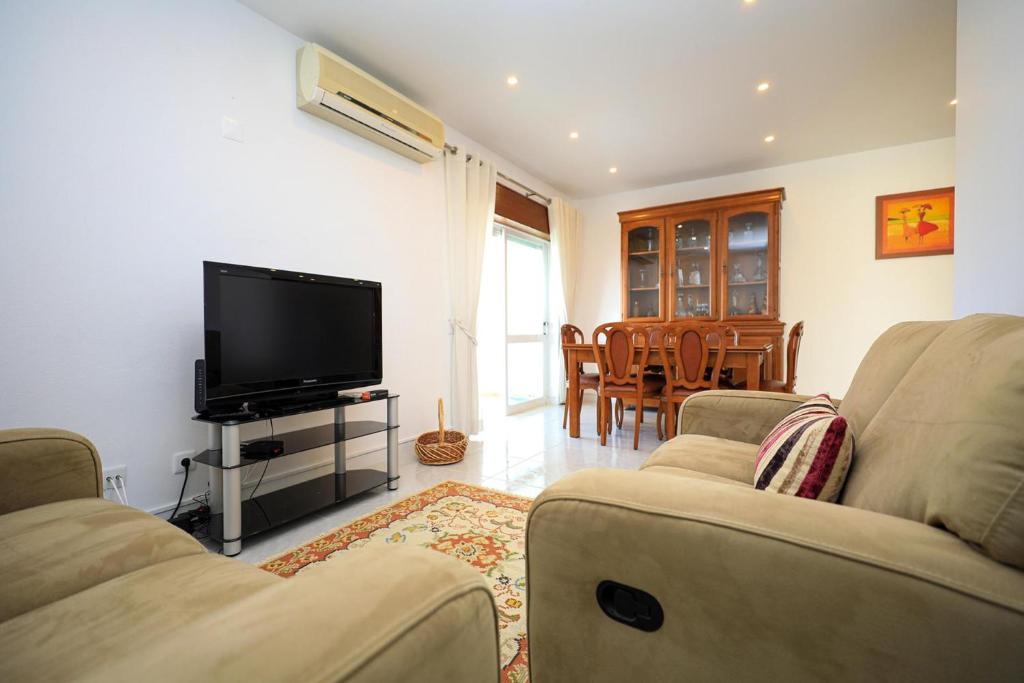 C23 - Parkway Entrance Apartment in Lagos - 2