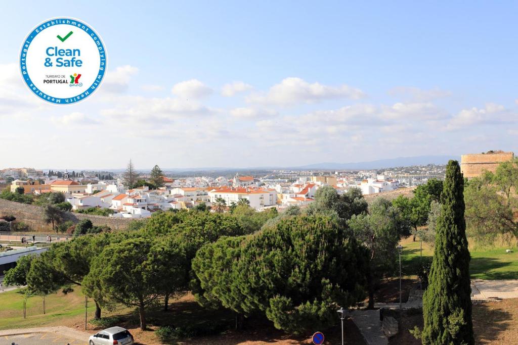 C23 - Parkway Entrance Apartment in Lagos