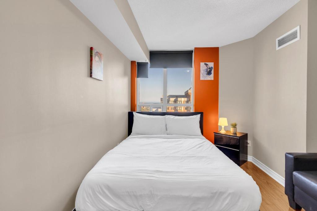 En eller flere senge i et værelse på 2 bedroom spacious apartment in Mississauga