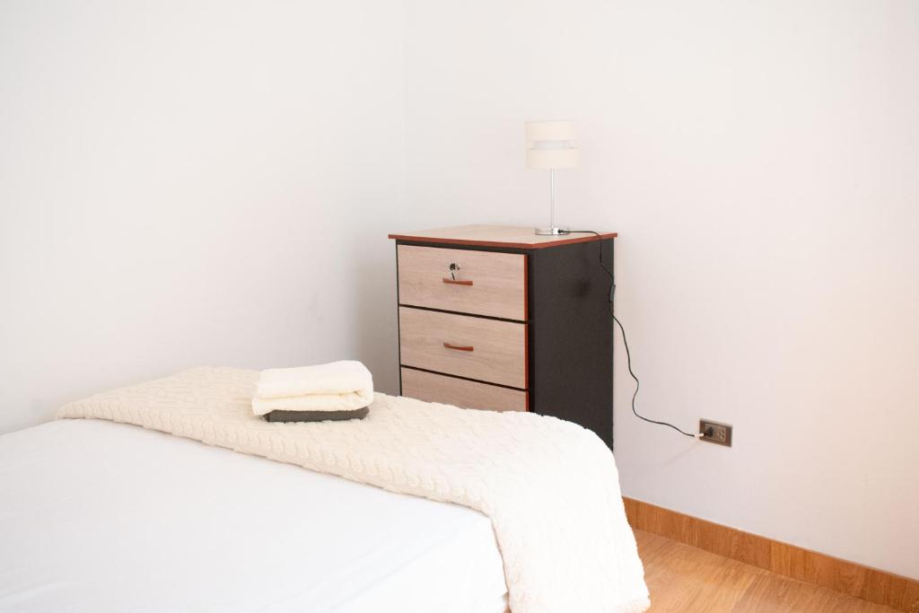 En eller flere senge i et værelse på Apart Hotel Alojate Kaypi