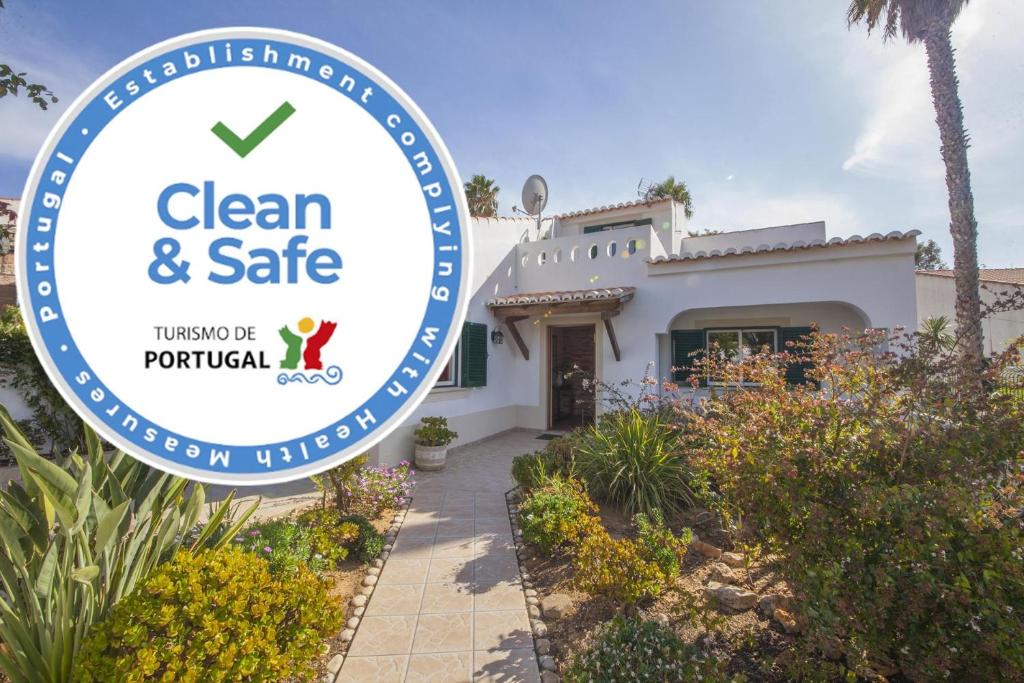 Et logo, certifikat, skilt eller en pris der bliver vist frem på D07 - Torraltinha Villa in Lagos