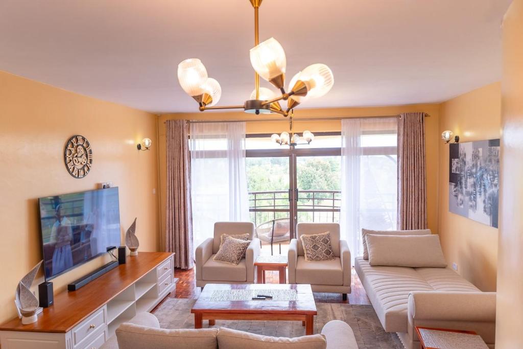 Μια τηλεόραση ή/και κέντρο ψυχαγωγίας στο Luxury Apartment in Nanyuki