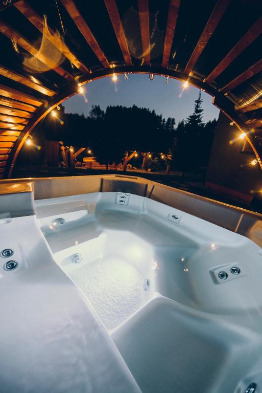 a bath tub in a room with a window at Zacisze Krzeszów in Krzeszów