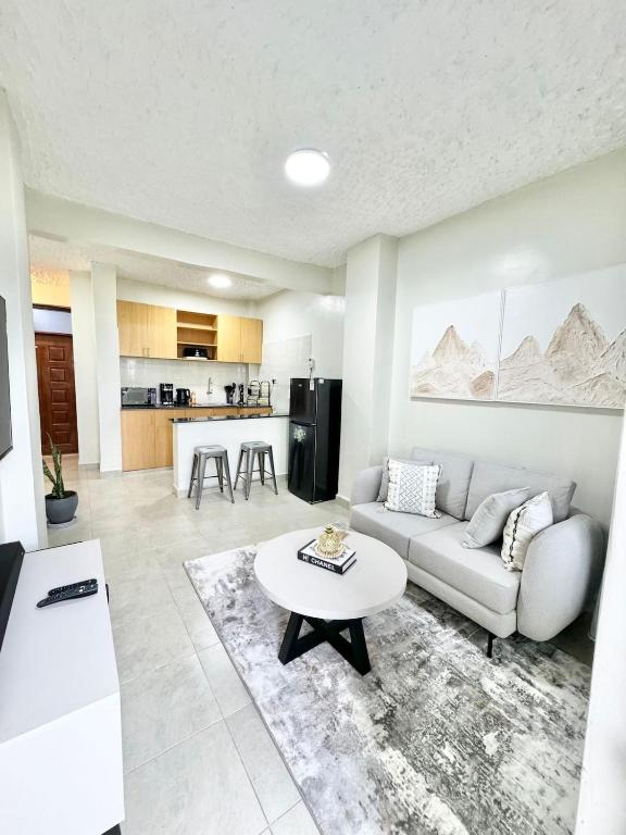 Køkken eller tekøkken på Cozy modern apartment in Nanyuki