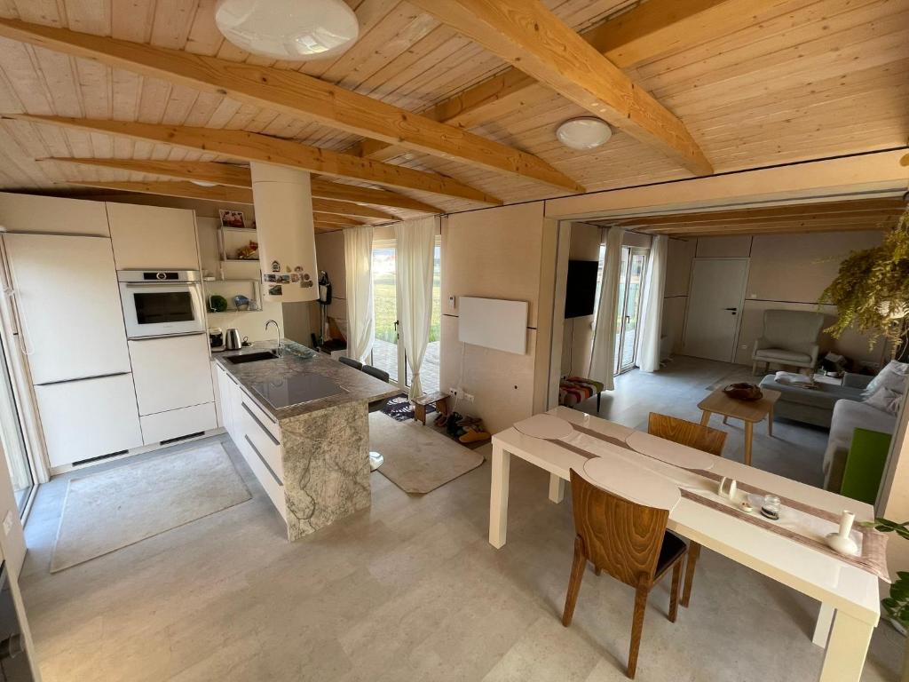 Kuchyň nebo kuchyňský kout v ubytování Modern holiday home