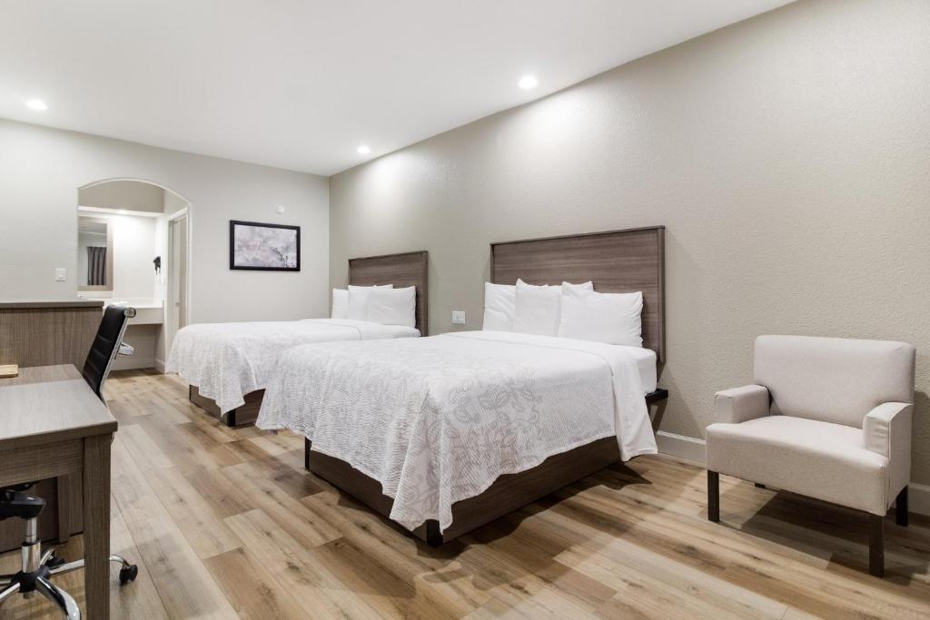 Red Roof Inn PLUS + Galveston - Beachfront photo