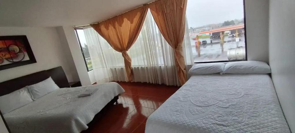 Ένα ή περισσότερα κρεβάτια σε δωμάτιο στο Hotel Paradise