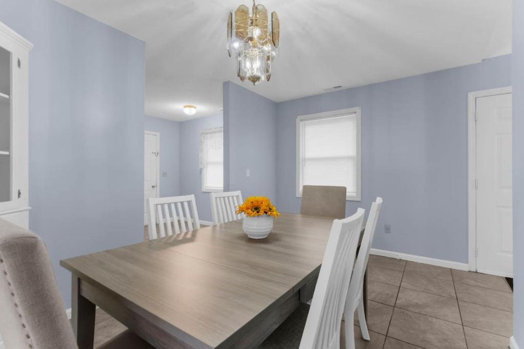 Ảnh trong thư viện ảnh của Willow Haven 2BR Cozy Retreat, Close to Hartford ở Vernon