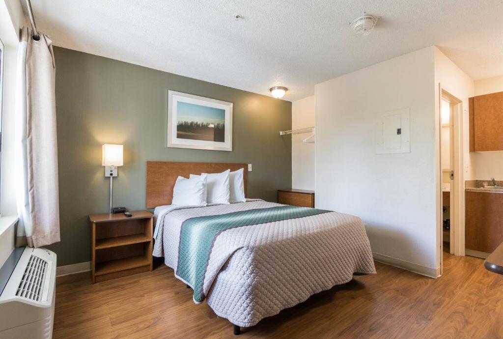 HomeTowne Studios by Red Roof Fort Lauderdale - 