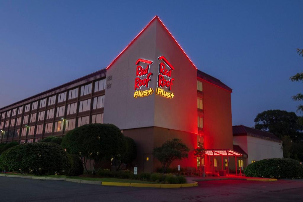 Red Roof Inn PLUS+ Boston - Woburn