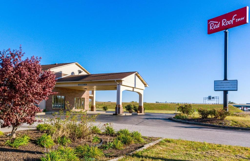 a gas station with a sign in front of it at Red Roof Inn Vincennes in Vincennes