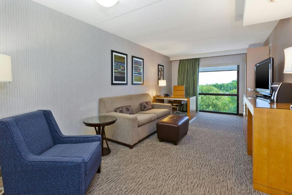 Hotel Auburn Hills - One-Bedroom King Suite