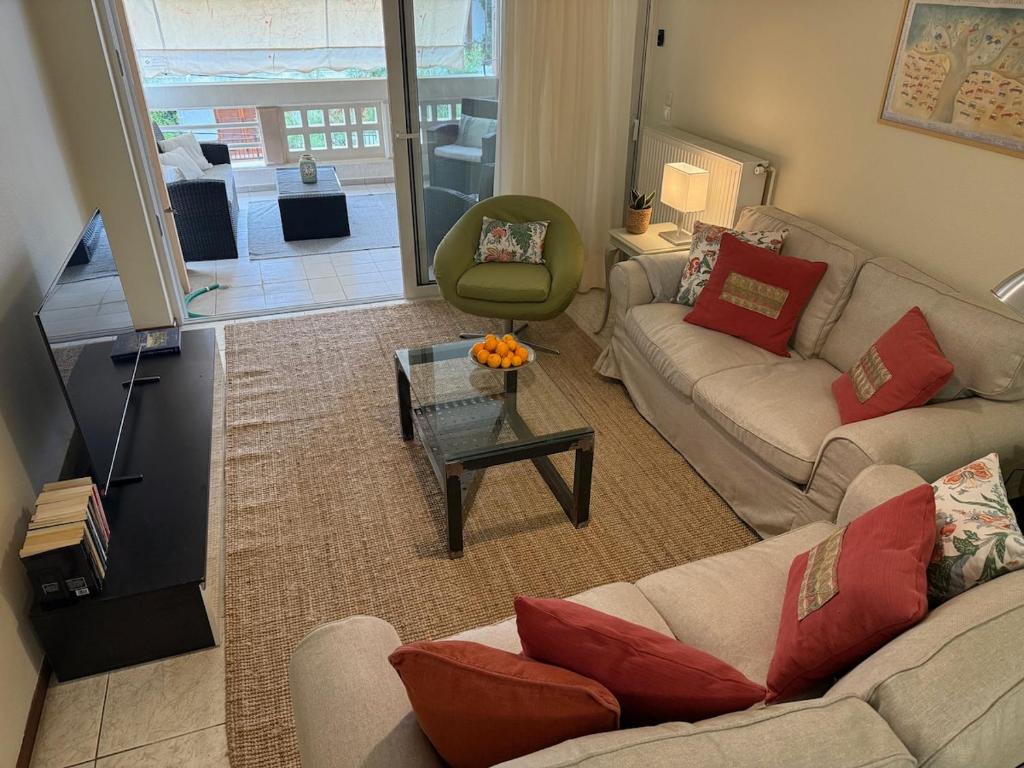 Et opholdsområde på Spacious apartment by the sea