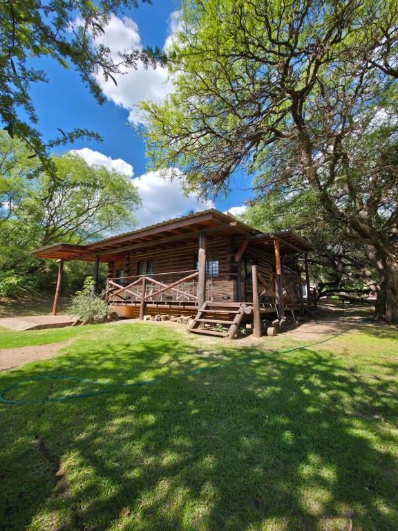 En have udenfor Cabañas Los Cuatro Algarrobos