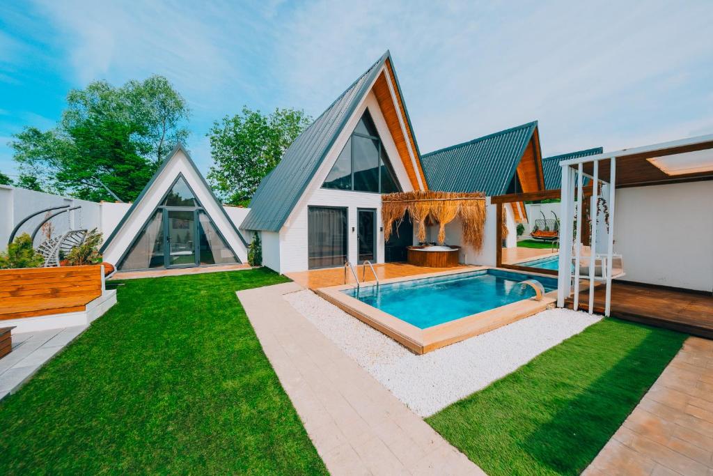 Swimmingpoolen hos eller tæt på 777Sapanca Bungalov Konaklama