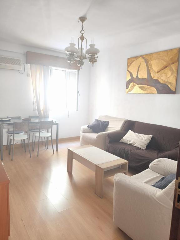 Khu vực ghế ngồi tại Julia Home, habitaciones en casa de un particular